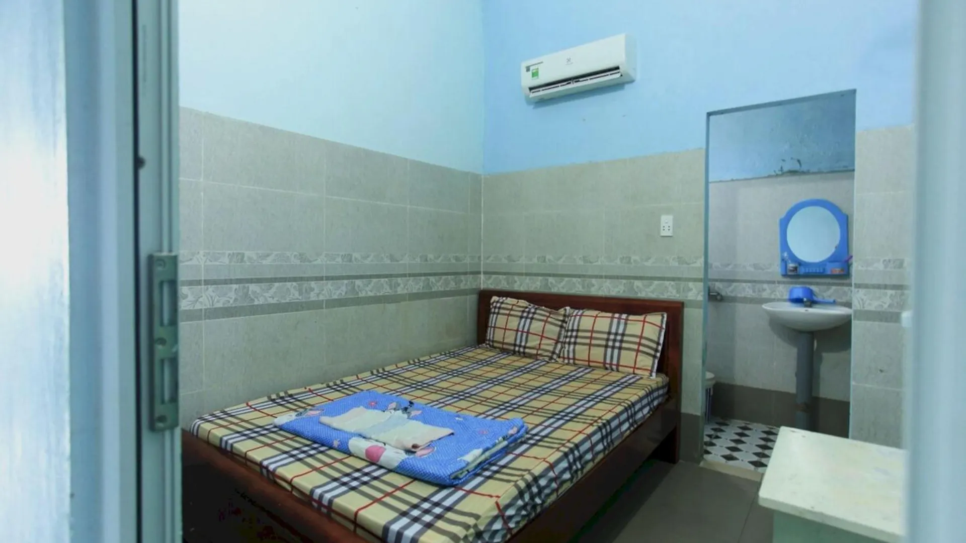 Spot On 1115 Romantic Motel Da Nang