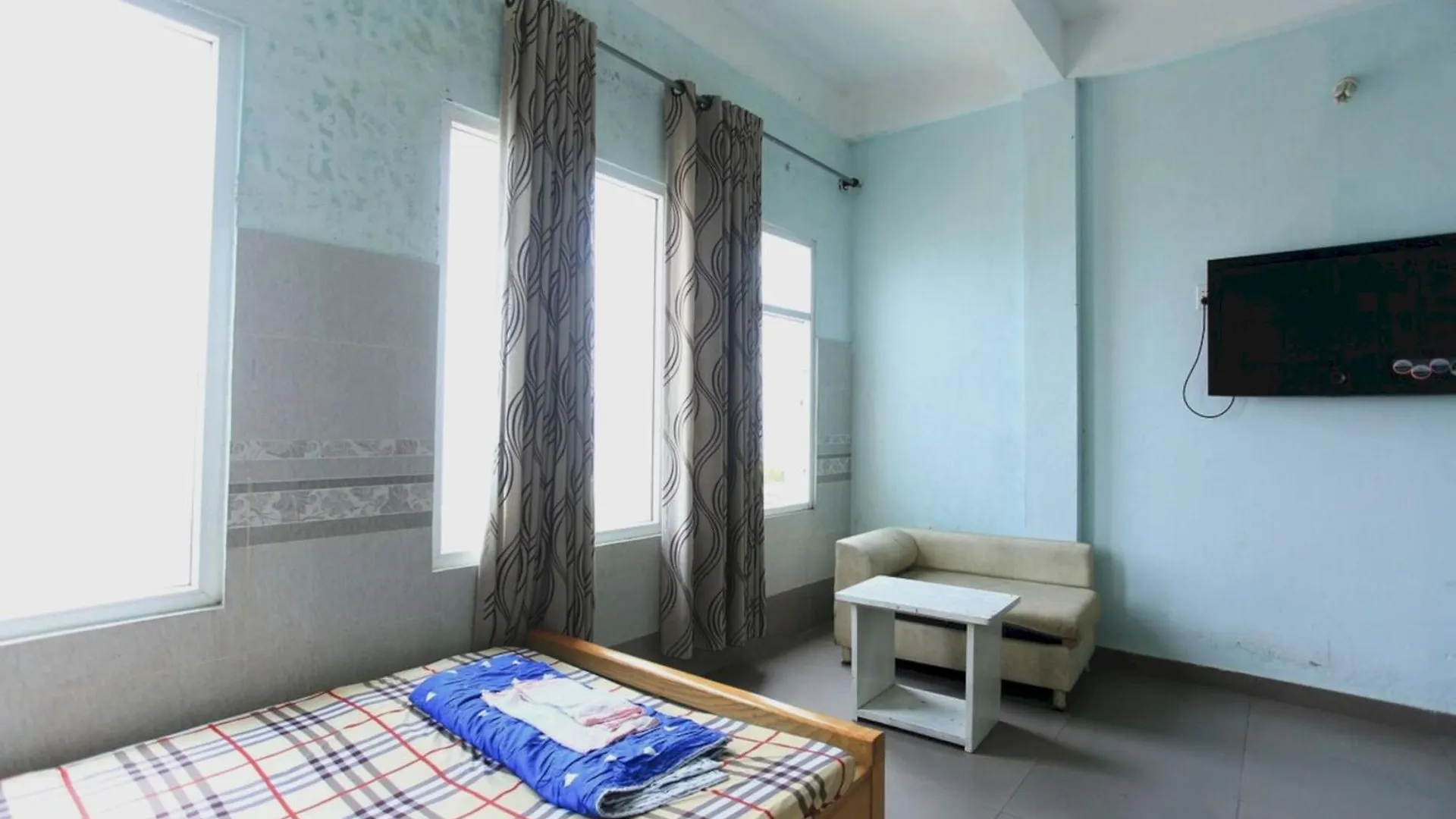 Spot On 1115 Romantic Motel Vietnam