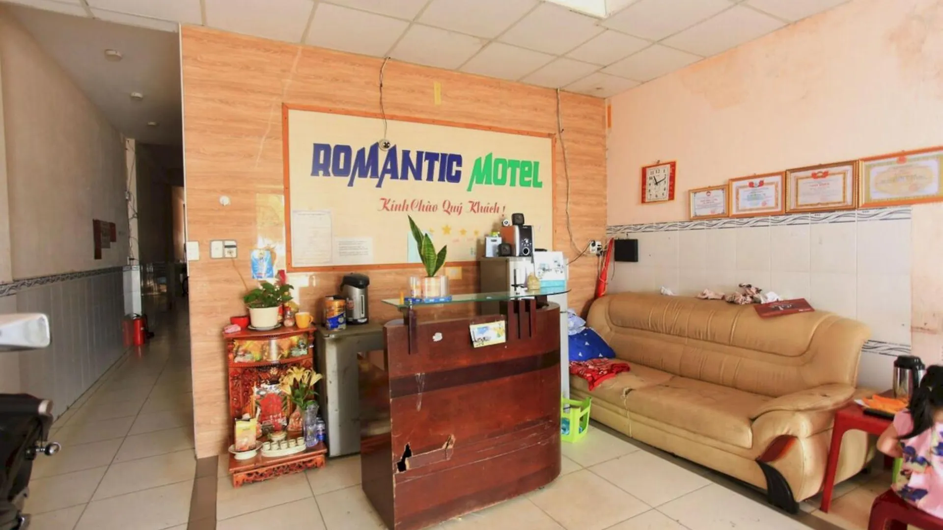 Spot On 1115 Romantic Motel Vietnam