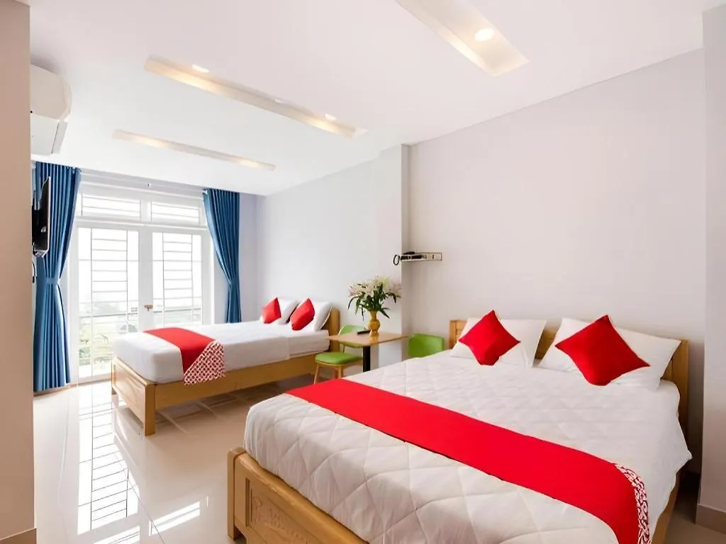 Spot On 1115 Romantic Motel Vietnam
